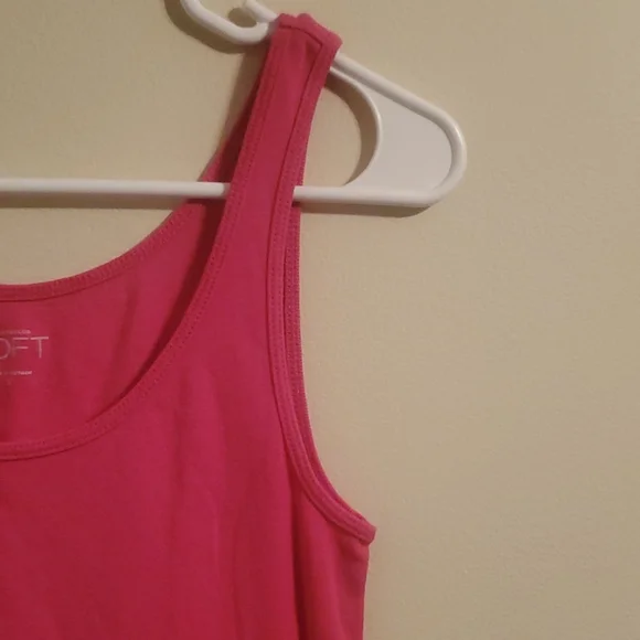 Loft brand hot pink thick strap tank top - Picture 3 of 4